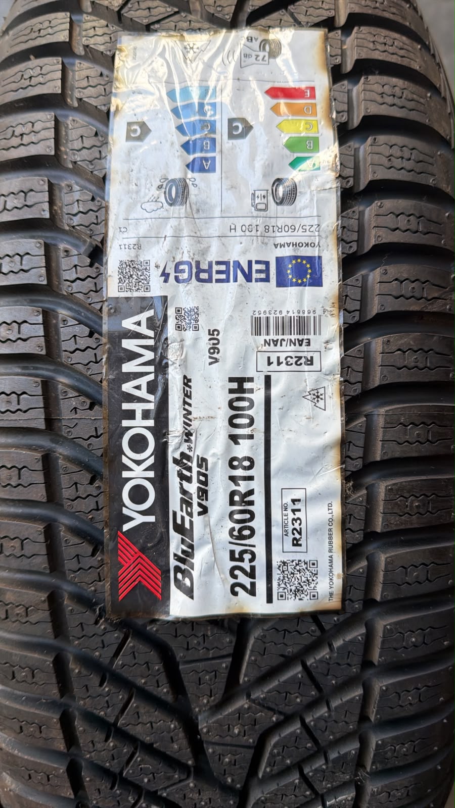 Yokohama BluEarth winter v905 225/60 R18